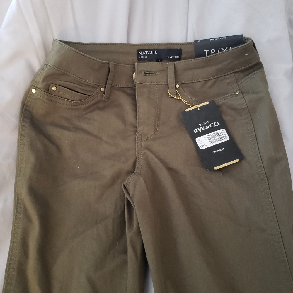 NWT Olive Green RW&Co Jeggings 28"